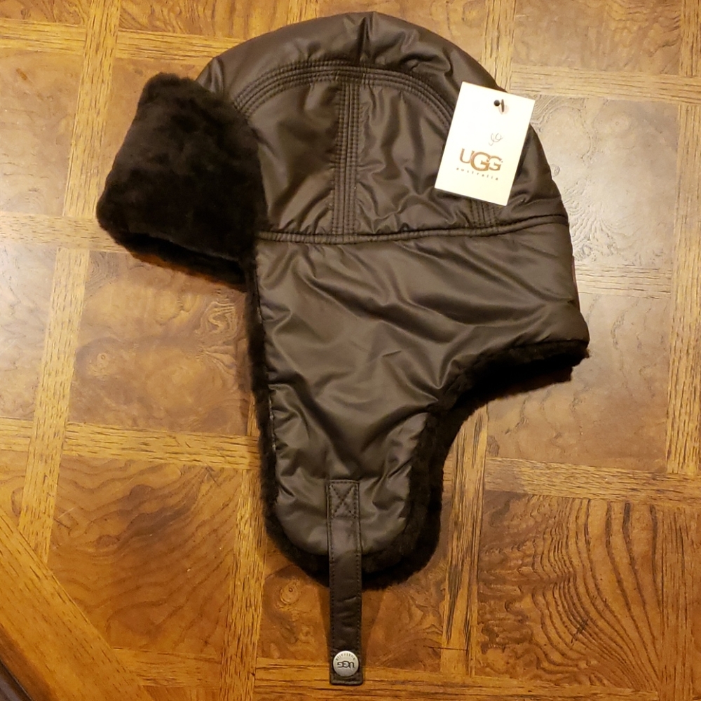 UGG TRAPPER HAT NEW WITH TAG